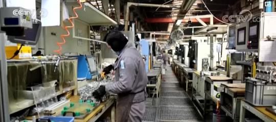 生产线上的繁忙乐章 汽车零部件企业抢订单、赶进度，研发创新驱动未来